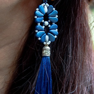 Creabead Design matyórózsa stílusú fülbevaló bojttal farmer színekben - ékszer - fülbevaló - lógó csepp fülbevaló - Meska.hu