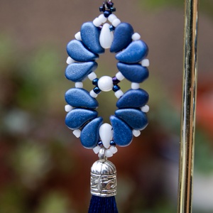 Creabead Design matyórózsa stílusú fülbevaló bojttal farmer színekben, Ékszer, Fülbevaló, Lógó csepp fülbevaló, Gyöngyfűzés, gyöngyhímzés, MESKA