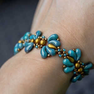 Creabead Design matyó stílusú elegáns karkötő, Ékszer, Karkötő, Gyöngyös karkötő, Gyöngyfűzés, gyöngyhímzés, MESKA