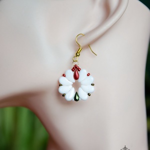 Creabead Design matyórózsa stílusú elegáns trikolor fülbevaló, Ékszer, Fülbevaló, Lógó csepp fülbevaló, Gyöngyfűzés, gyöngyhímzés, MESKA