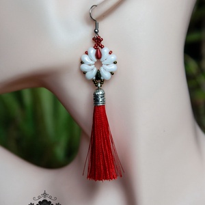 Creabead Design matyórózsa stílusú elegáns trikolor fülbevaló bojttal, Ékszer, Fülbevaló, Lógó csepp fülbevaló, Gyöngyfűzés, gyöngyhímzés, MESKA