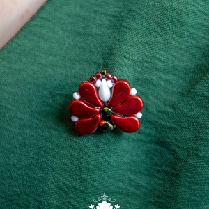 Creabead Design trikolór kitűző (ékszerként is kérhető) - ékszer - kitűző és bross - Meska.hu