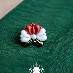 Creabead Design trikolór kitűző (ékszerként is kérhető) - ékszer - kitűző és bross - Meska.hu