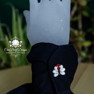 Kézzel készült gyöngyös gombfedő dísz � matyó inspirációval - ékszer - mandzsettagomb - Meska.hu