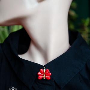 Kézzel készült gyöngyös gombfedő dísz � matyó inspirációval - ékszer - mandzsettagomb - Meska.hu