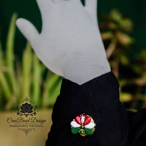 Kézzel készült gyöngyös gombfedő dísz � matyó inspirációval, Ékszer, Mandzsettagomb, Gyöngyfűzés, gyöngyhímzés, MESKA