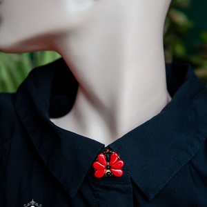 Kézzel készült gyöngyös gombfedő dísz � matyó inspirációval - ékszer - mandzsettagomb - Meska.hu