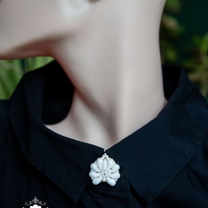 Kézzel készült gyöngyös gombfedő dísz � matyó inspirációval - ékszer - mandzsettagomb - Meska.hu