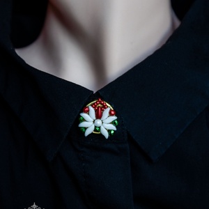 Kézzel készült gyöngyös gombfedő dísz � matyó inspirációval - Meska.hu