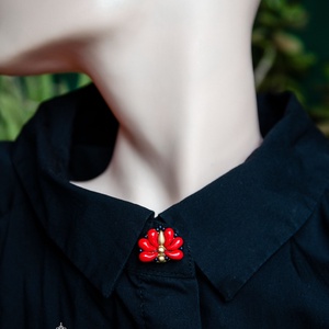 Kézzel készült gyöngyös gombfedő dísz � matyó inspirációval, Ékszer, Mandzsettagomb, Gyöngyfűzés, gyöngyhímzés, MESKA