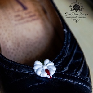 Kézzel készült gyöngyös cipőklipsz � matyó inspirációval - esküvő - cipő és cipőklipsz - Meska.hu