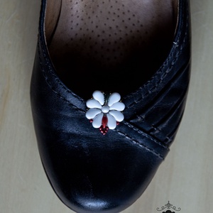 Kézzel készült gyöngyös cipőklipsz � matyó inspirációval - Meska.hu