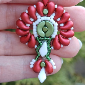 Creabead Design trikolór ékszer/kitűző - Meska.hu