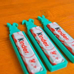 Húsvéti nyuszis Kinder csokoládé és tartó apró figyelmesség - Zöld - ünnepi díszek, dekorációk - húsvéti díszek és dekorációk - húsvéti tojástartó - Meska.hu