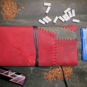 Patchwork bőr dohánytartó cigipapír zsebbel - táska & tok - pénztárca & más tok - dohánytasak & szütyő - Meska.hu