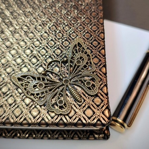 Egyedi bőrkötsű aranymintás napló - otthon & életmód - papír, írószer - jegyzetfüzet & napló - Meska.hu