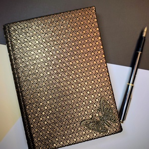 Egyedi bőrkötsű aranymintás napló, Otthon & Életmód, Papír, írószer, Jegyzetfüzet & Napló, Könyvkötés, MESKA