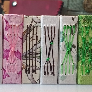 Notesz dekoratív gerincfűzéssel, megkötővel - otthon & életmód - papír, írószer - jegyzetfüzet & napló - Meska.hu