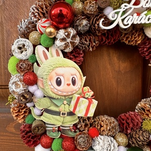 Labubu karácsonya - karácsony - karácsonyi lakásdekoráció - karácsonyi ajtódíszek - Meska.hu