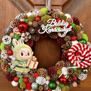 Labubu karácsonya - karácsony - karácsonyi lakásdekoráció - karácsonyi ajtódíszek - Meska.hu