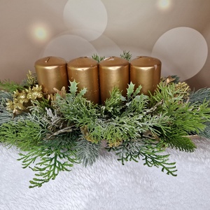 Adventi asztaldísz arany gyertyával, Karácsony, Karácsonyi lakásdekoráció, Karácsonyi lakásdíszek, Virágkötés, MESKA