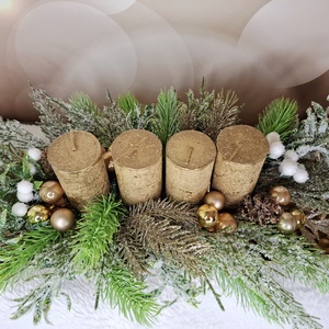 Adventi asztaldísz arany gyertyával, Karácsony, Karácsonyi lakásdekoráció, Karácsonyi lakásdíszek, Virágkötés, MESKA