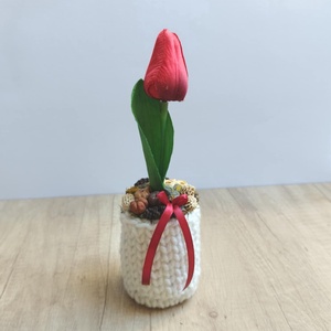 Tulipános tavaszi asztaldísz horgolt kaspóban, Otthon & Életmód, Dekoráció, Asztal és polc dekoráció, Asztaldísz, Virágkötés, Horgolás, MESKA
