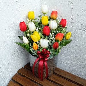 Tulipános asztaldísz tavaszi asztaldísz élethű gumi tulipánnal , Otthon & Életmód, Dekoráció, Virágdísz és tartó, Csokor & Virágdísz, Virágkötés, MESKA