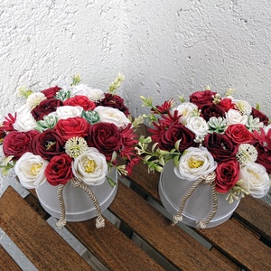 Esküvői szülőköszöntő tavaszi asztaldísz selyemvirágos virágbox, Esküvő, Emlék & Ajándék, Szülőköszöntő ajándék, Virágkötés, MESKA