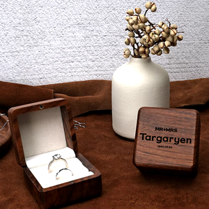 Gravírozott fa esküvői gyűrűtartó doboz - esküvő - kiegészítők - gyűrűtartó & gyűrűpárna - Meska.hu