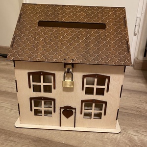 Borítékgyűjtő házikó � színezett tetővel, Esküvő, Emlék & Ajándék, Nászajándék, Nászajándék gyűjtők, Festett tárgyak, Gravírozás, pirográfia, MESKA