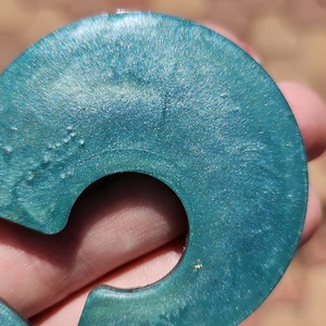 Egyedi epoxy fülbevaló - ékszer - fülbevaló - lógó fülbevaló - Meska.hu