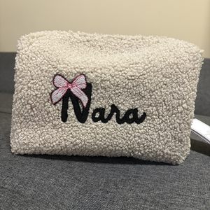 Neves hímzés pelenkázó neszeszerre  - baba - mama - pelenkázó, babafürdető kellékek - pelenkázó neszeszer, pelenkatartó - Meska.hu