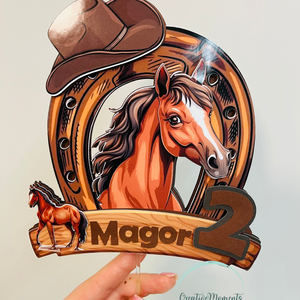 Lovas Tortabeszúró – Pátkó Keretben Cowboy Kalappal!, Esküvő, Dekoráció, Sütidísz, Papírművészet, Ez a western stílusú lovas tortadísz igazi vadnyugati hangulatot varázsol. Tökéletes kisfiúknak vag..., MESKA