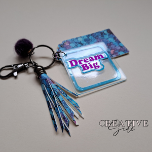 Inspiráló kulcstartók Dream Big- Plasztik kulcstartó és matrica és egyedi készítésű műbőr dísszel - táska & tok - kulcstartó & táskadísz - kulcstartó - Meska.hu