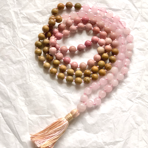 Love női 108 szemes ásvány nyaklánc  - ékszer - nyaklánc - bogyós nyaklánc - Meska.hu