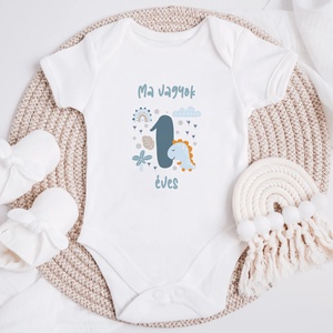 Születésnapi baba body, Dinós baba body, kisfiúnak, baba köszöntő, születésnapi baba body - ruha & divat - babaruha & gyerekruha - body - Meska.hu