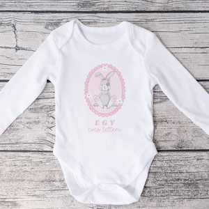 Születésnapi nyuszis baba body, tütü tüll szoknya és fejpánt szettel - ruha & divat - babaruha & gyerekruha - body - Meska.hu