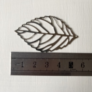 Kiárusítás, ezüst színű levél, fém medál  - kellékek & szerszámok - ékszerkellék - charmok - Meska.hu