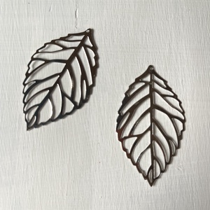 Kiárusítás, ezüst színű levél, fém medál , Kellékek & szerszámok, Ékszerkellék, Charmok, Ékszerkészítés, MESKA