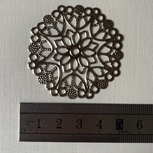 Kiárusítás, ezüst színű hópehely, fém medál  - kellékek & szerszámok - ékszerkellék - charmok - Meska.hu