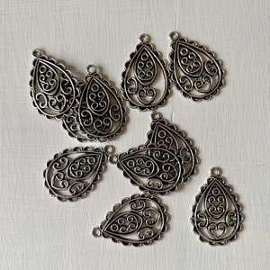 Kiárusítás, tibeti ezüst színű csepp alakú, fém medál  - kellékek & szerszámok - ékszerkellék - charmok - Meska.hu