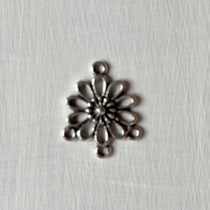 Kiárusítás, tibeti ezüst színű virág alakú, fém medál  - Meska.hu