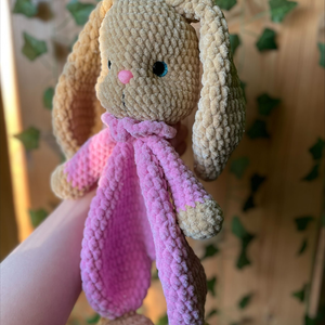 Horgolt plüss nyuszi szundipajti - játék & sport - plüssállat & játékfigura - nyuszi - Meska.hu