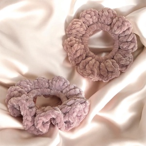 Bársony scrunchie (több színben) - ruha & divat - hajdísz & hajcsat - hajgumi - Meska.hu