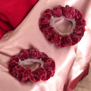Bársony scrunchie (több színben) - ruha & divat - hajdísz & hajcsat - hajgumi - Meska.hu
