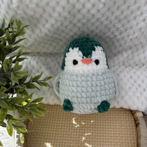 Horgolt pingvin (halványzöld- sötétszürke), Játék & Sport, Plüssállat & Játékfigura, Más figura, Horgolás, Varrás, MESKA