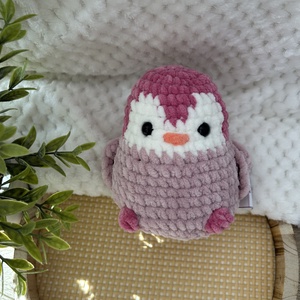 Horgolt pingvin (pasztell lila-ciklámen), Játék & Sport, Plüssállat & Játékfigura, Más figura, Horgolás, Varrás, MESKA