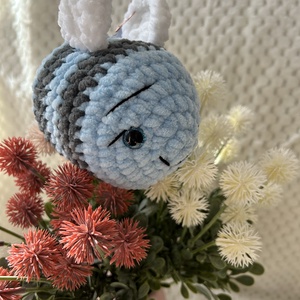 Horgolt méhecske( kék-szürke) - játék & sport - plüssállat & játékfigura - más figura - Meska.hu