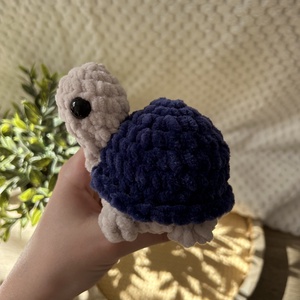 Horgolt teknős (sötetkék) - játék & sport - plüssállat & játékfigura - más figura - Meska.hu